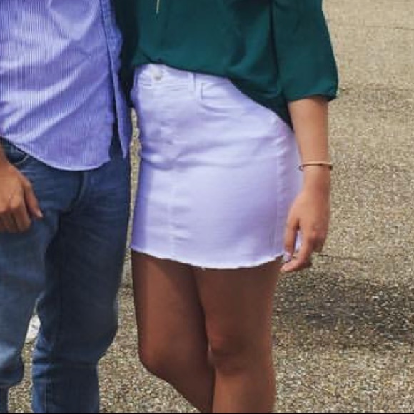 White jean skirt - Picture 1 of 4